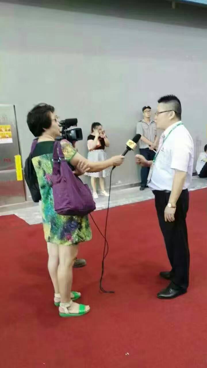 廣東電視台正在采訪伊人直播色版下载化工總經理張總2