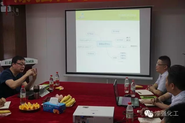 王鵬輝老師認真為伊人直播色版下载品牌的發展把脈診斷