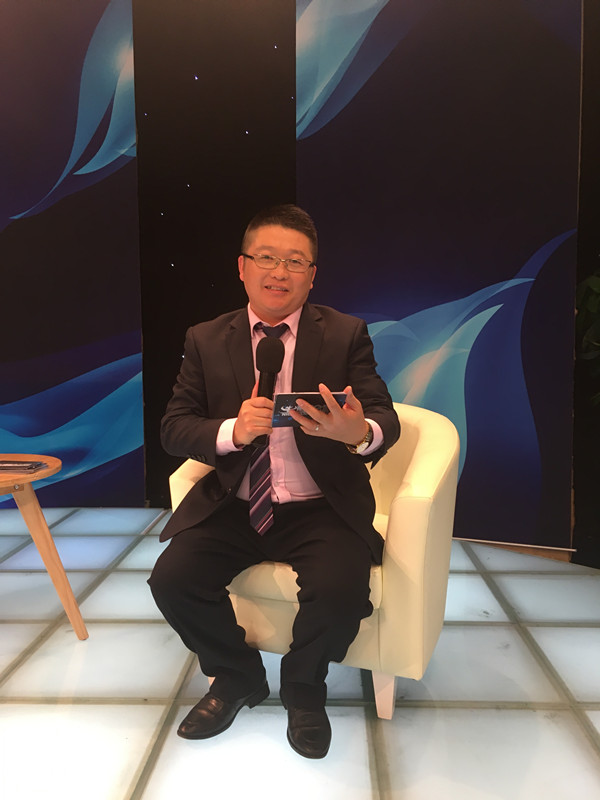 伊人直播色版下载化工總經理張文在牛商論道直播現場